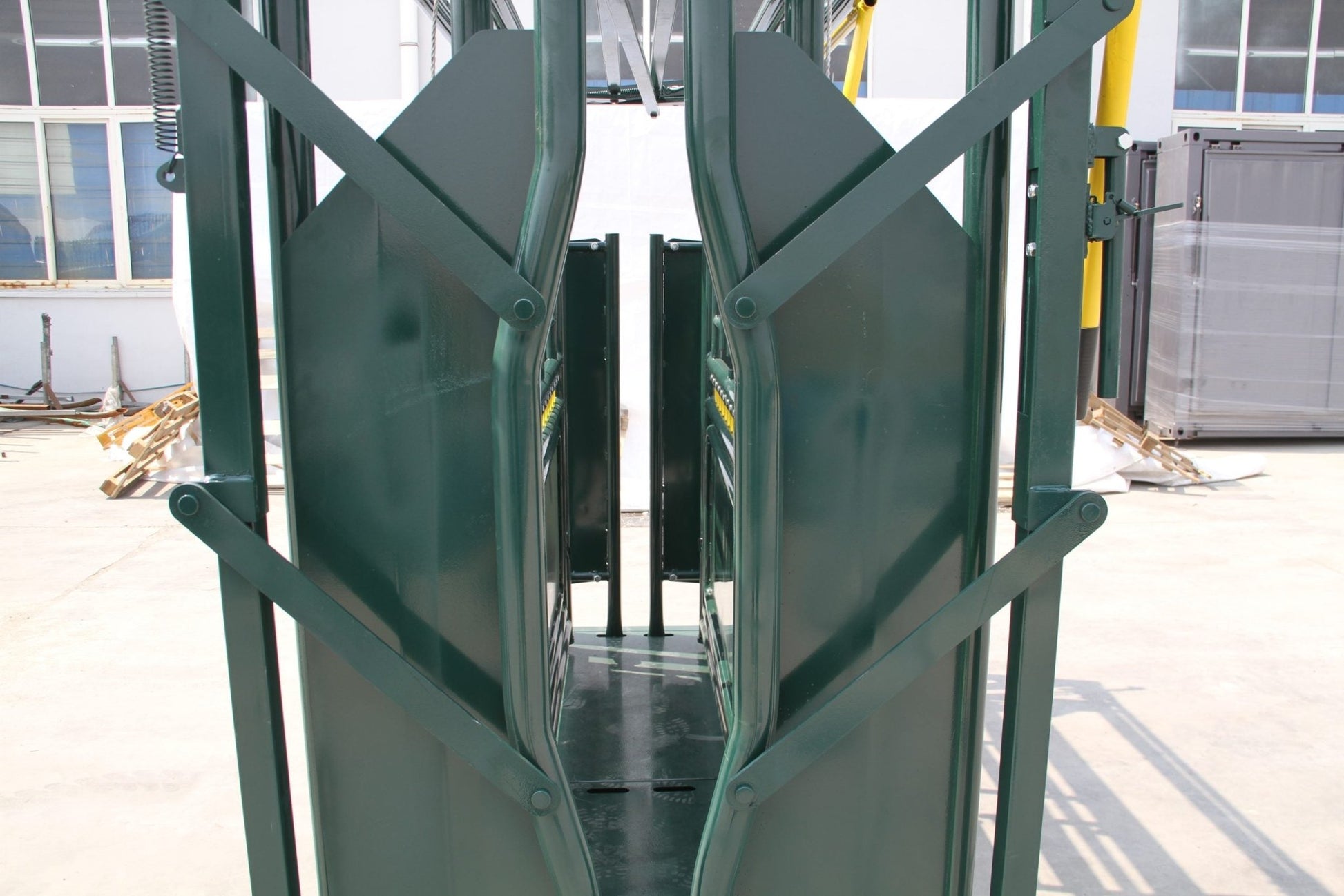 New Animal Livestock Squeeze Cattle Chute – Model 314129 - with | Sold by Uncle Wiener's Wholesale