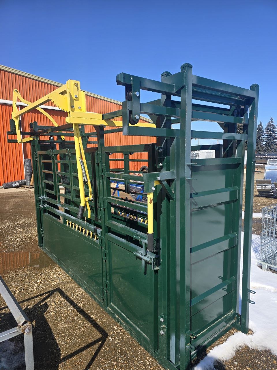 Livestock Cattle Squeeze Chute – Heavy-Duty Manual Headgate Model