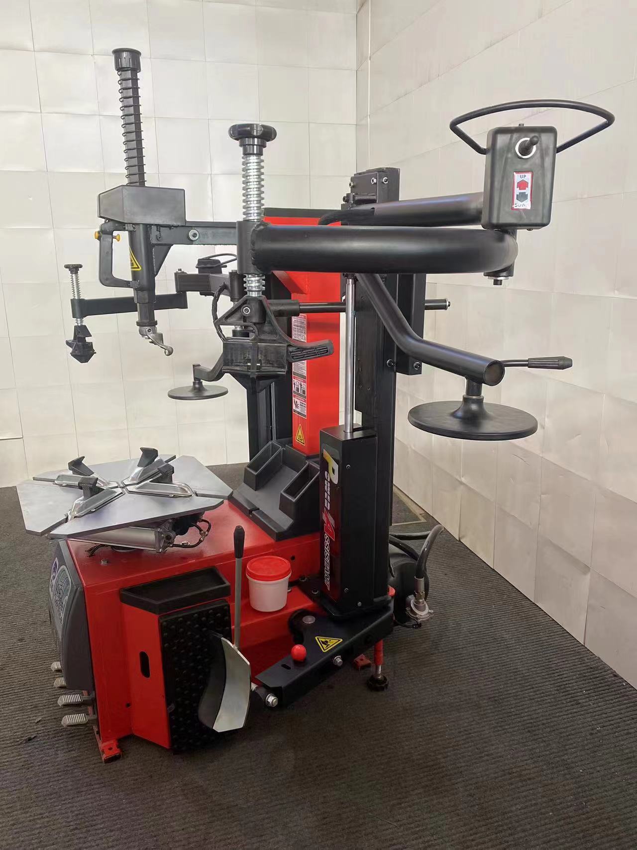 FT800 Automatic Tire Changer Front View with Dual Assist Arms

Professional Garage Tire Changing Equipment – FT800

Tilt-Back Tower Tire Machine with 28.5" Clamping Capacity

High Performance Tire Changer for Low-Profile Tires