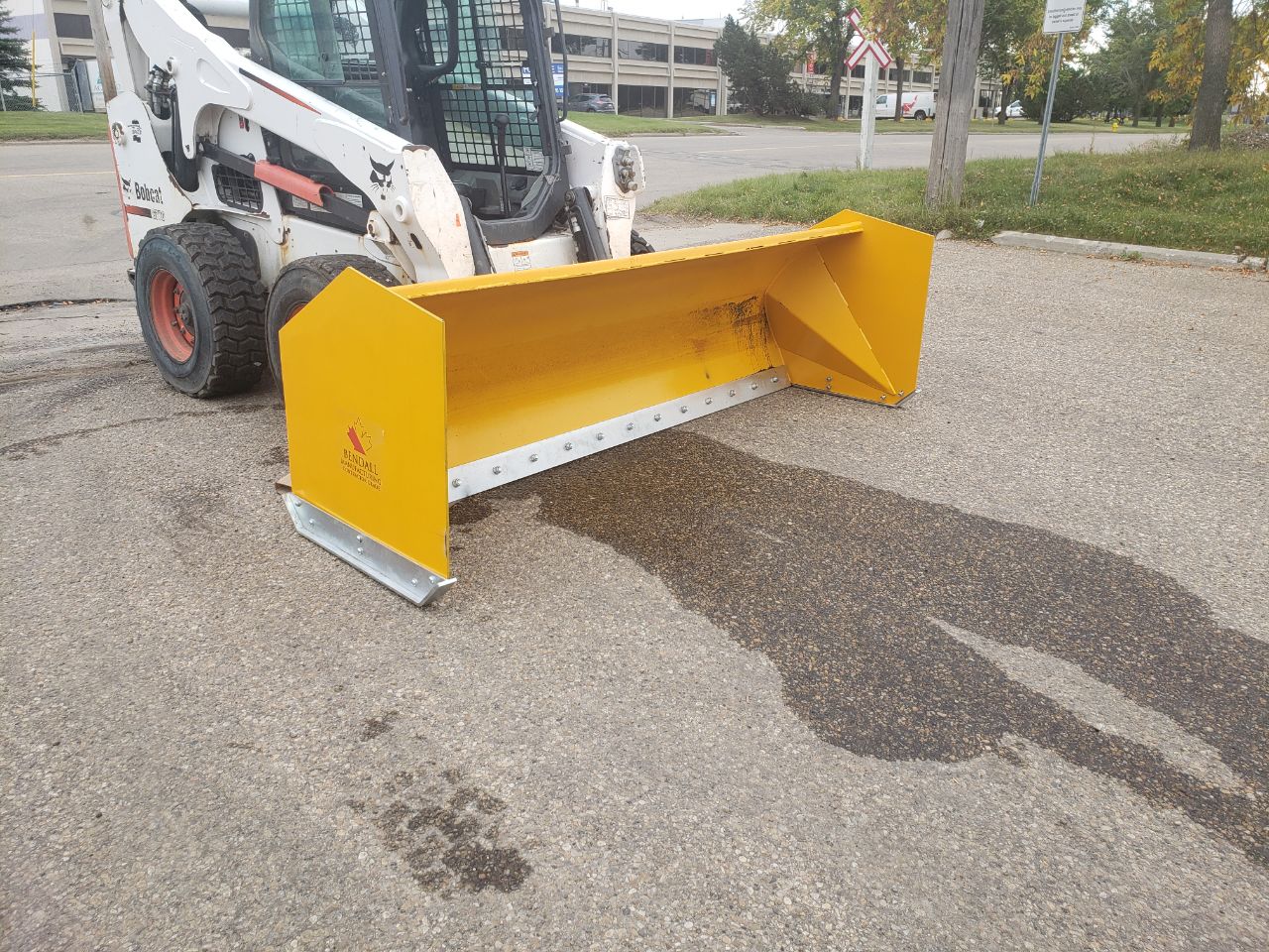 Bendall skid steer snow pusher attached to loader

Yellow snow box blade for skid steer

Heavy-duty snow bucket blade in winter setting

96-inch Bendall box blade in commercial snow use

Rear angle of Bendall snow blade showing mold board

