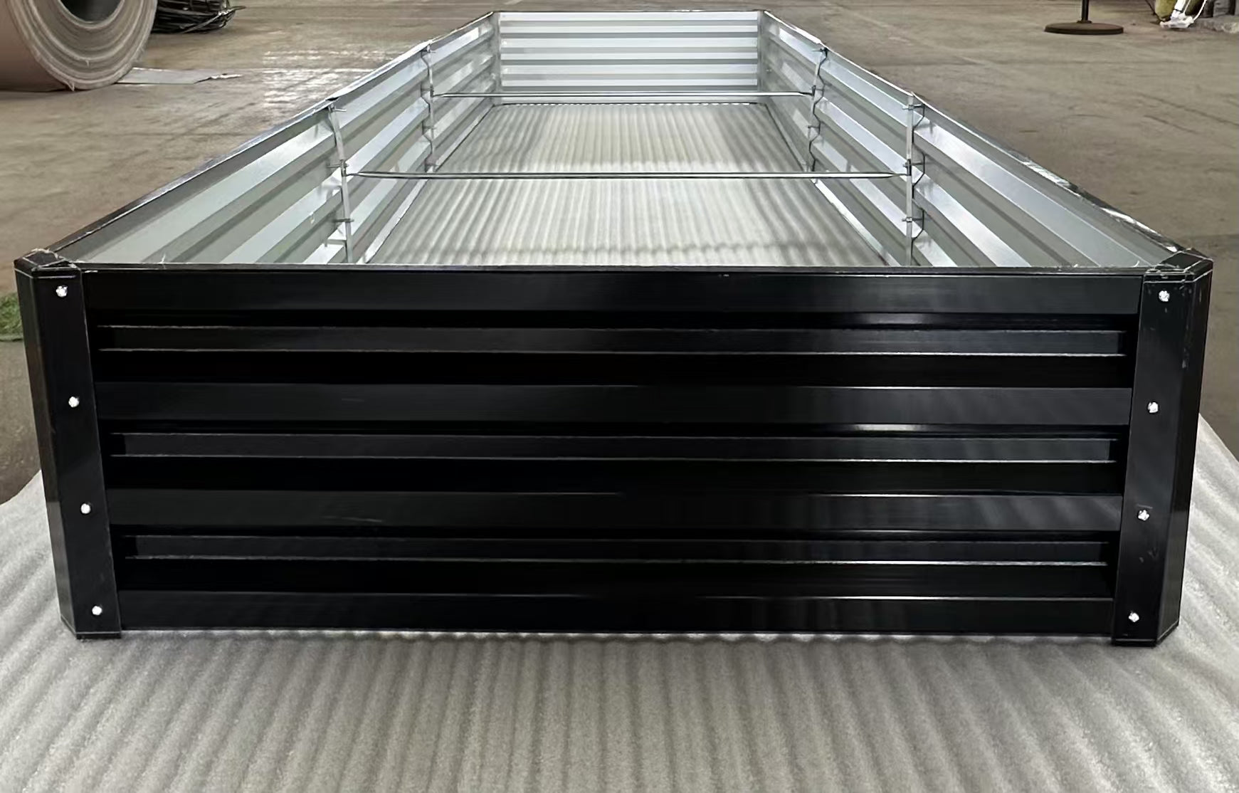 Modern Black Steel Raised Garden Bed for Vegetables and Flowers

Durable Rectangle Outdoor Planter with Rust-Resistant Coating

Heavy-Duty Black Steel Garden Bed for Backyard Growing