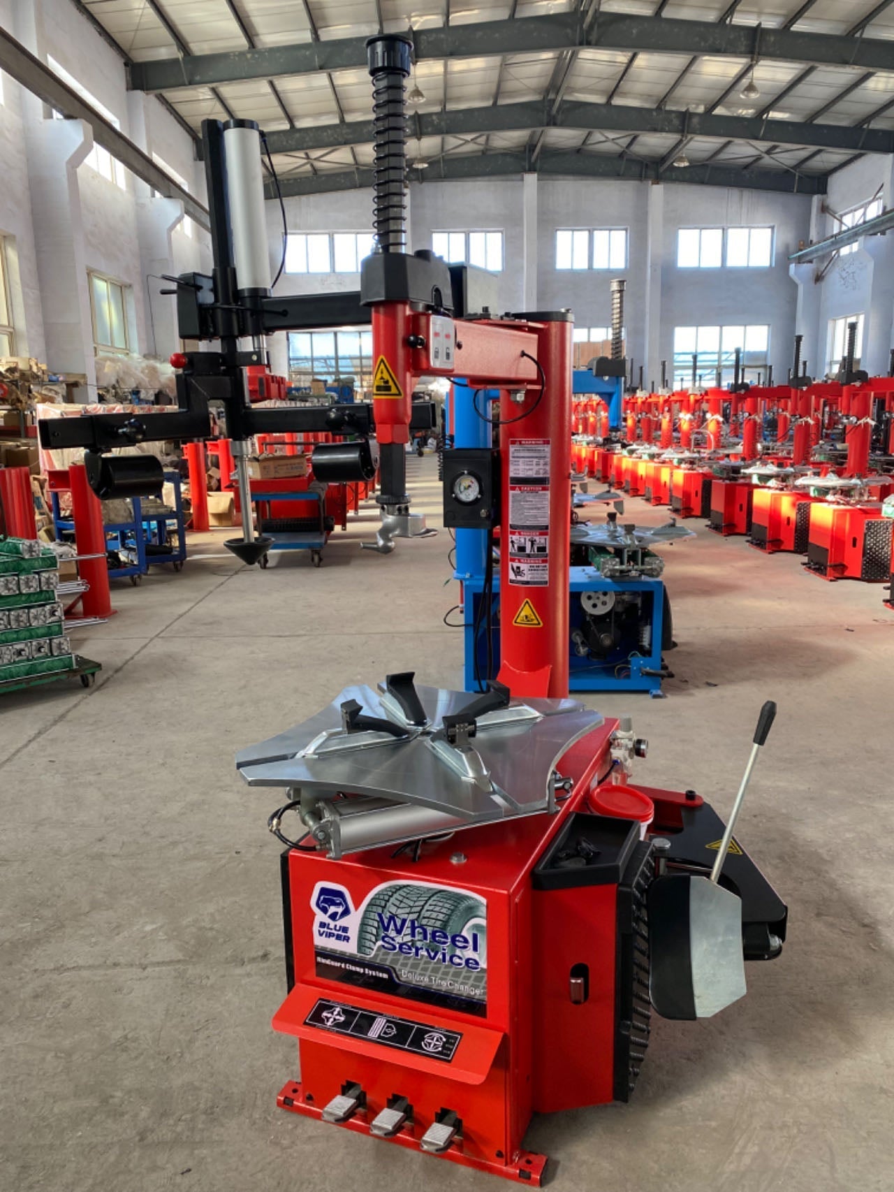 Blue Viper FT300 Commercial Tire Changer with Helper Arm

1.5 HP Tire Machine with 5500 lb Bead Break Force

Professional Tire Changer for Auto Shops

Heavy-Duty Blue Viper FT300 Tire Changer with Assist Arm