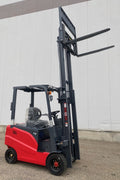 CanLift 4000 LBS orange electric forklift with 118” lift and 42” forks
Profile shot of forklift with raised mast and battery housing
Rear view of forklift with control panel and operator seat
42” heavy-duty forks and solid tires
Close-up of fork shifting mechanism