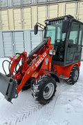 CanLift EREL10 electric wheel loader side view
Red electric wheel loader lifting materials
Bobcat-style quick hitch on CanLift loader
72V battery electric loader in warehouse
Heavy-duty compact loader with bucket attachment