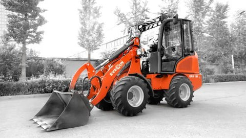 CanLift Mini Wheel Loader with Kubota D1703 engine, orange color – front view
Side view of CanLift compact loader with closed cabin and bucket raised
CanLift mini loader in operation – orange machine on construction site