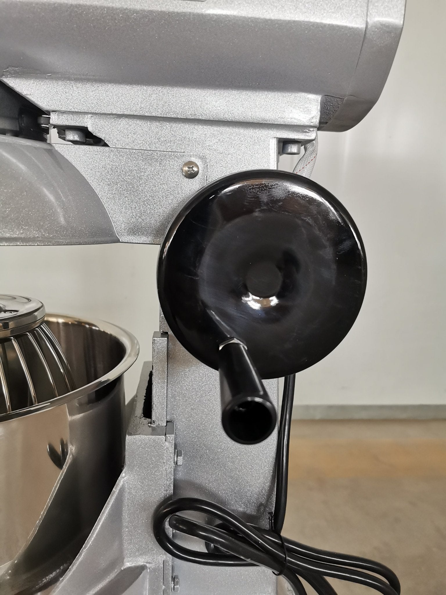 15 QT commercial dough mixer on stainless steel counter

Stainless steel mixing bowl with guard closed

Front view of food-grade commercial mixer with attachments

Dough hook installed on industrial kitchen mixer