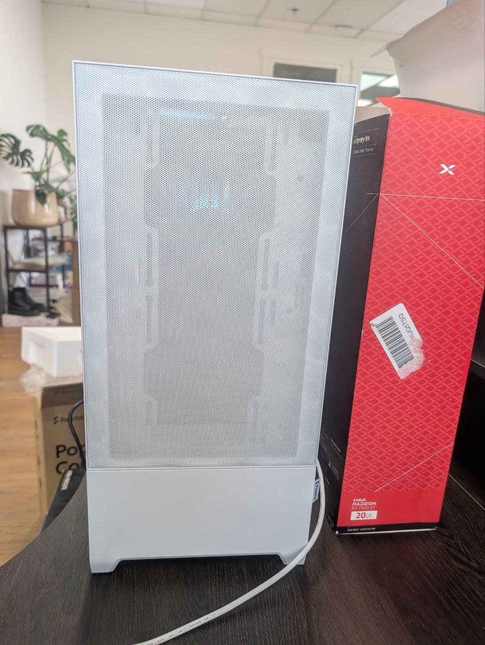 Custom Gaming PC with i7-14700F, RX 7900 XT, 32GB DDR5, and Gen5 SSD