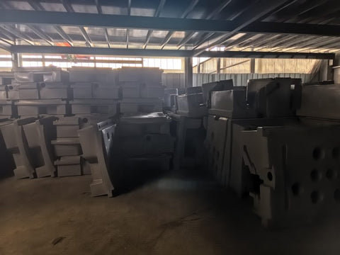 “Deluxe outdoor portable toilet with built-in sink”

“390L waste tank portable toilet for job sites and events”

“Portable flush toilet with handwashing station”

“Full-seat porta potty with sink and ventilation panel”