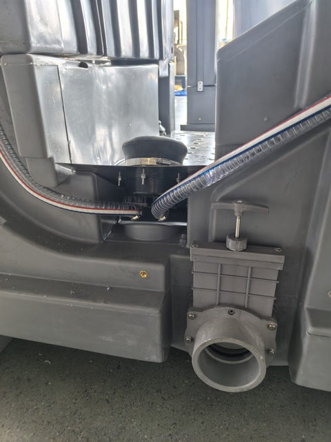 “Deluxe outdoor portable toilet with built-in sink”

“390L waste tank portable toilet for job sites and events”

“Portable flush toilet with handwashing station”

“Full-seat porta potty with sink and ventilation panel”