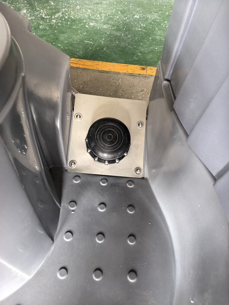 “Deluxe outdoor portable toilet with built-in sink”

“390L waste tank portable toilet for job sites and events”

“Portable flush toilet with handwashing station”

“Full-seat porta potty with sink and ventilation panel”