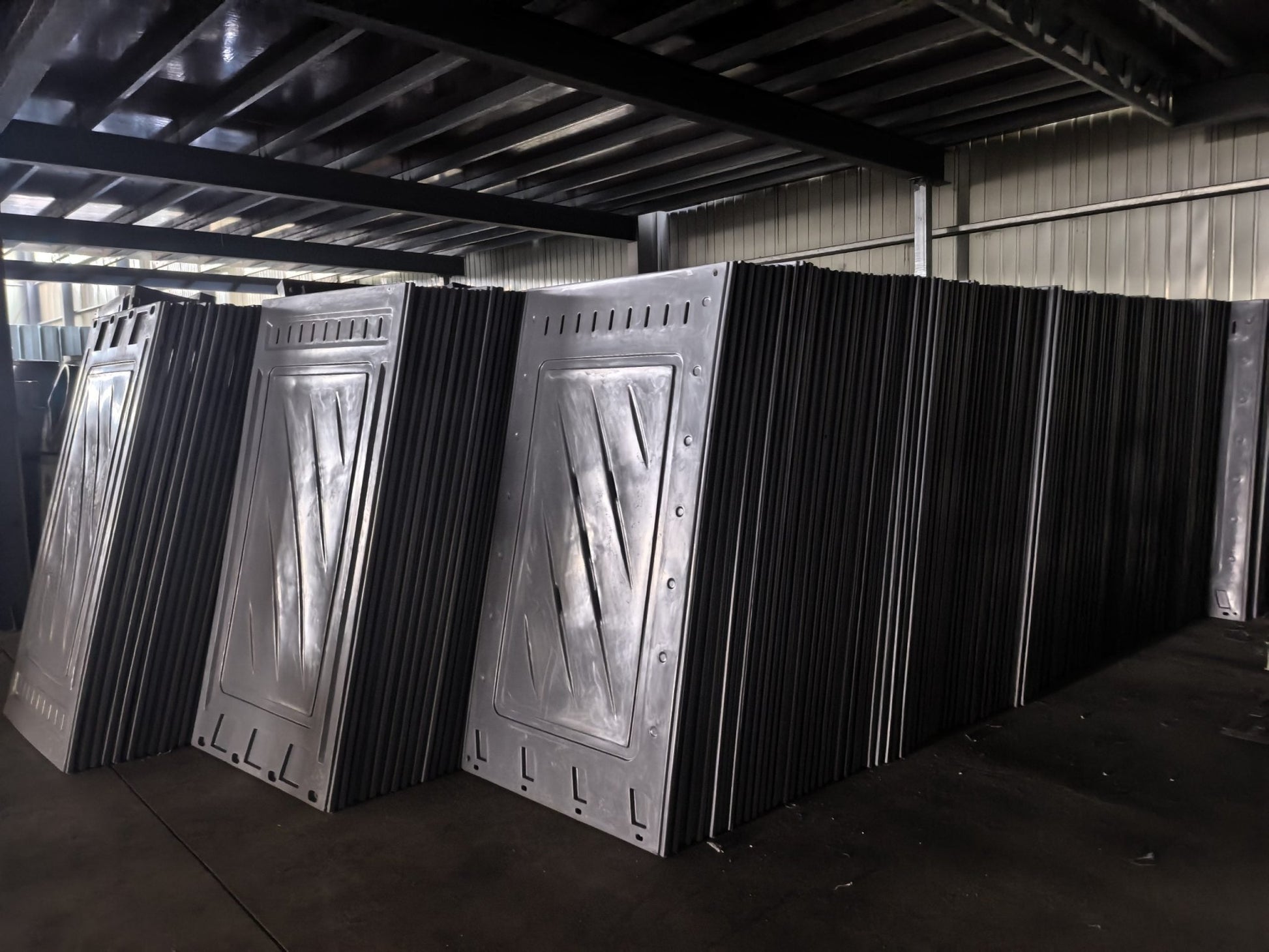 “Deluxe outdoor portable toilet with built-in sink”

“390L waste tank portable toilet for job sites and events”

“Portable flush toilet with handwashing station”

“Full-seat porta potty with sink and ventilation panel”