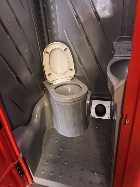 “Deluxe outdoor portable toilet with built-in sink”

“390L waste tank portable toilet for job sites and events”

“Portable flush toilet with handwashing station”

“Full-seat porta potty with sink and ventilation panel”