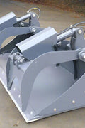 Dual cylinder scrap grapple for skid steer

Heavy-duty skid steer attachment with open side design

Top view of 85" grapple bucket with reinforced build

Grapple arms closed over large debris

