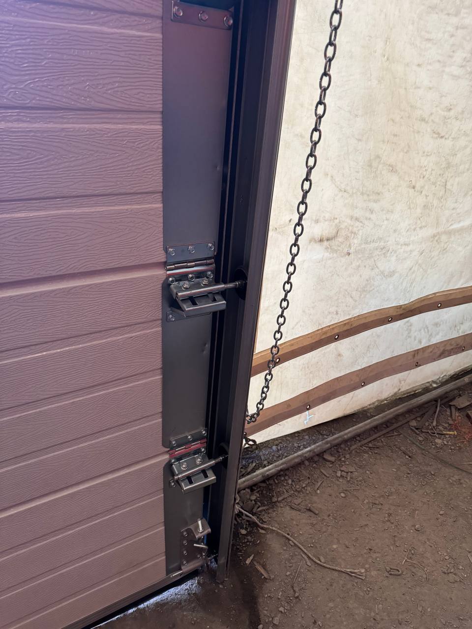 White insulated electric overhead garage door installed in shop
Heavy-duty motorized overhead garage door with steel frame
Electric garage door kit with insulation for industrial buildings
Overhead sectional garage door installed on warehouse