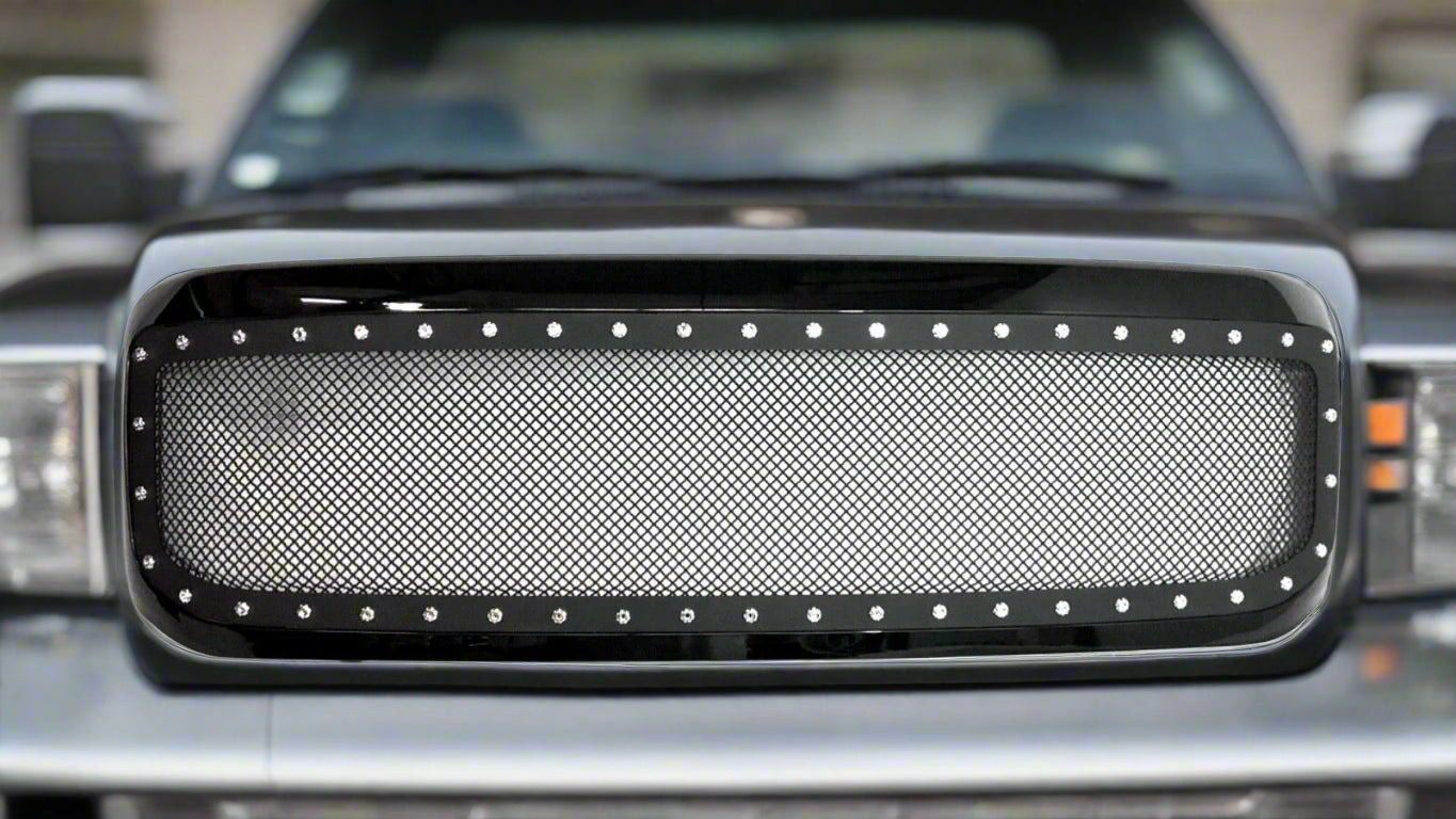 Black rivet mesh grille installed on Ford F-250
Side view of FDGRL48 grille finish and build
Close-up of stainless steel mesh and rivets
Black powder-coated grille laid flat
Packaging and grille kit contents