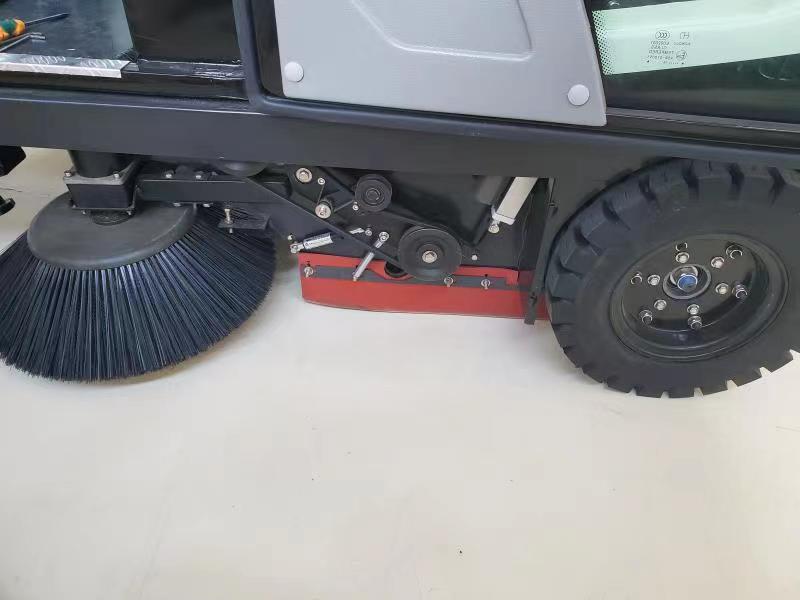 Fully enclosed ride-on industrial floor sweeper in green
Electric road sweeper with 200L tank and enclosed cabin
Commercial cleaning machine for streets and factories
High-capacity ride-on floor sweeper with water tank