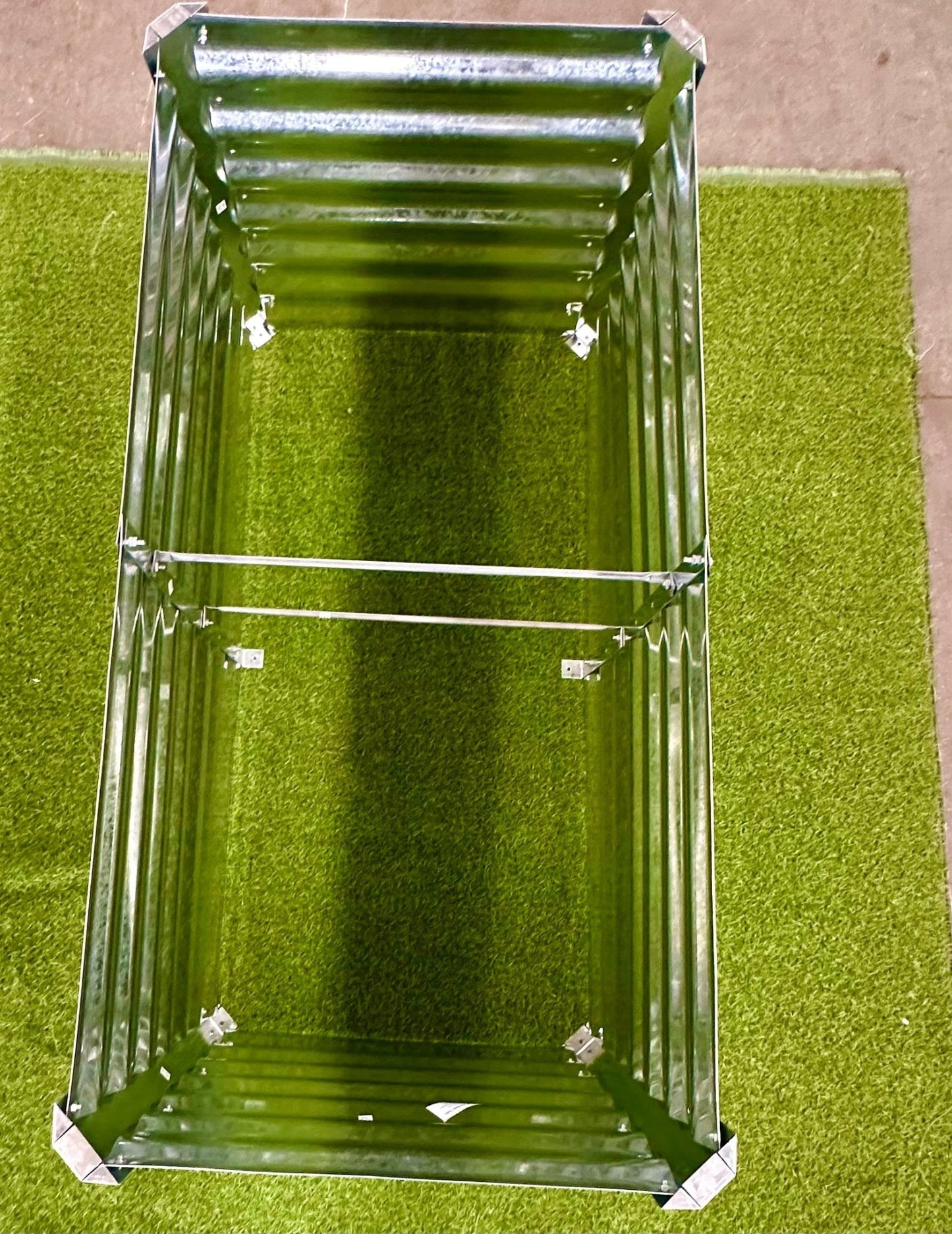 Galvanized Rectangle Raised Garden Bed for Outdoor Growing

Rust-Resistant Metal Planter Box for Vegetables and Herbs

Durable Outdoor Garden Bed for Backyard Gardening