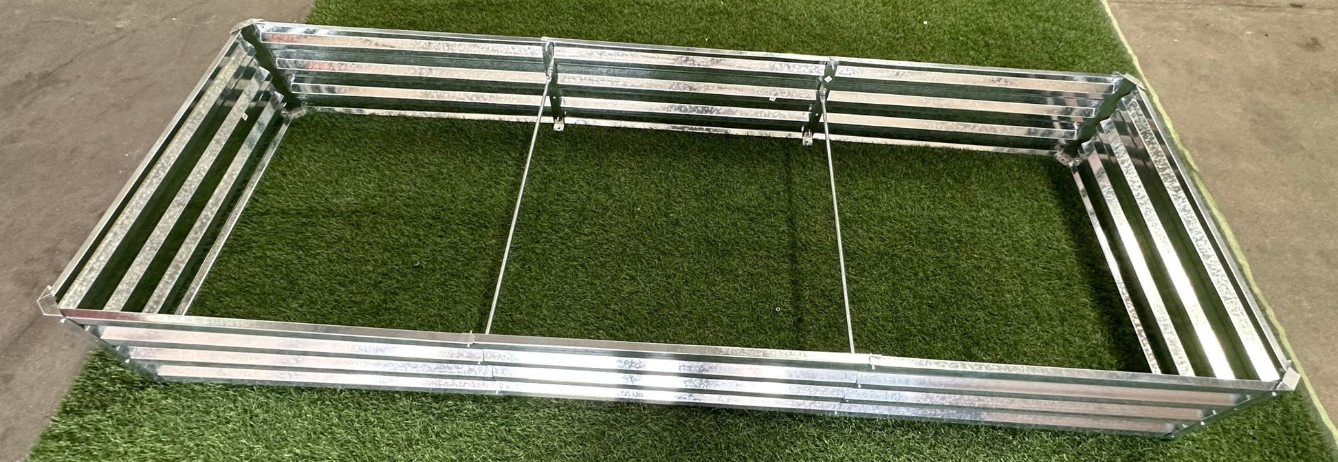 Galvanized Rectangle Raised Garden Bed for Outdoor Growing

Rust-Resistant Metal Planter Box for Vegetables and Herbs

Durable Outdoor Garden Bed for Backyard Gardening