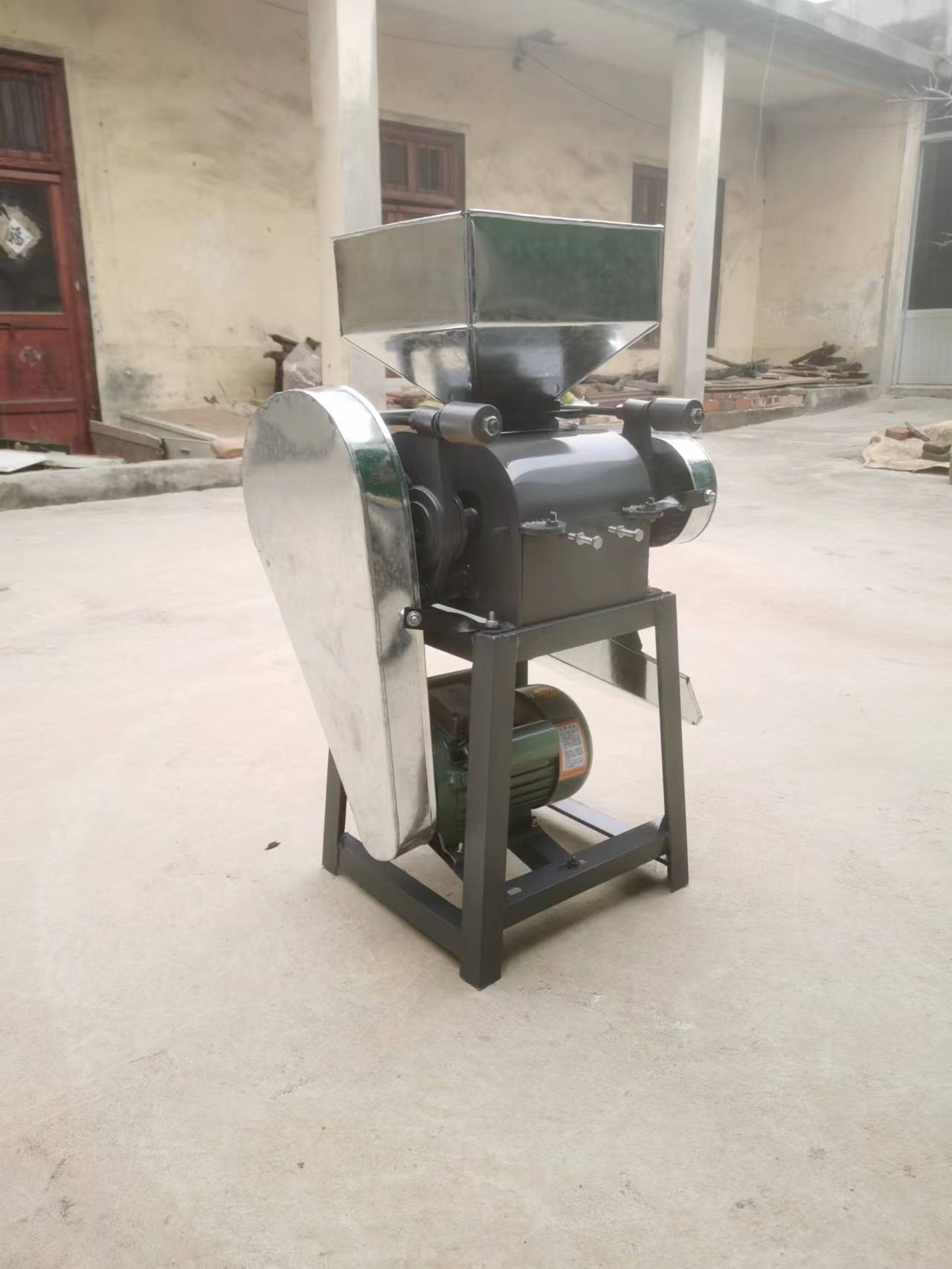 New Grain Flattening Milling Rolling Machine – 750 lbs/hour Output – Heavy - Duty Grain Processor – SKU 11218 - with 300 KG/HR – 2.2kW Motor (Model 12 - 20) | Sold by Uncle Wiener's Wholesale