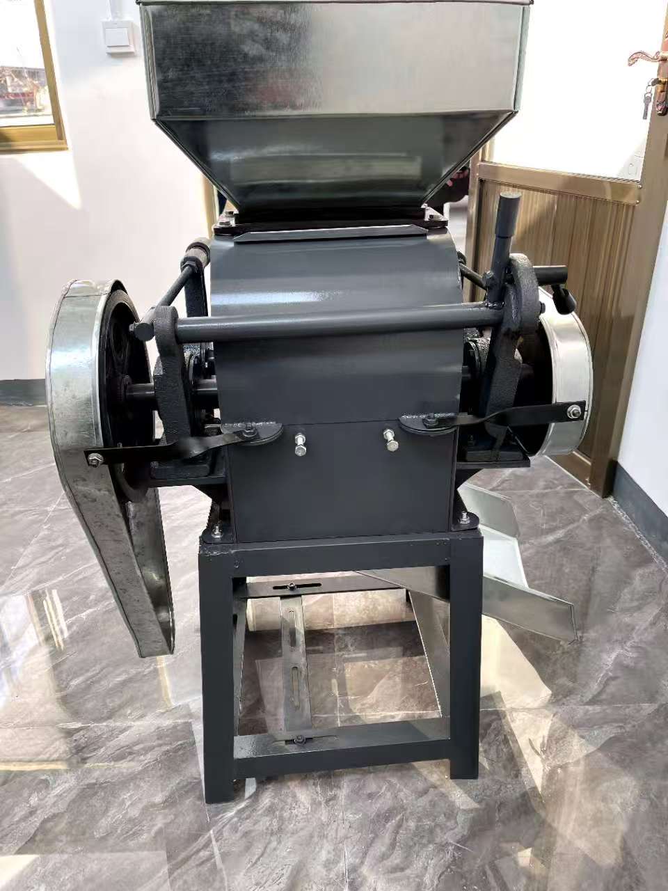 New Grain Flattening Milling Rolling Machine – 750 lbs/hour Output – Heavy - Duty Grain Processor – SKU 11218 - with 500 KG/HR – 4kW Motor (Model 17 - 28) | Sold by Uncle Wiener's Wholesale