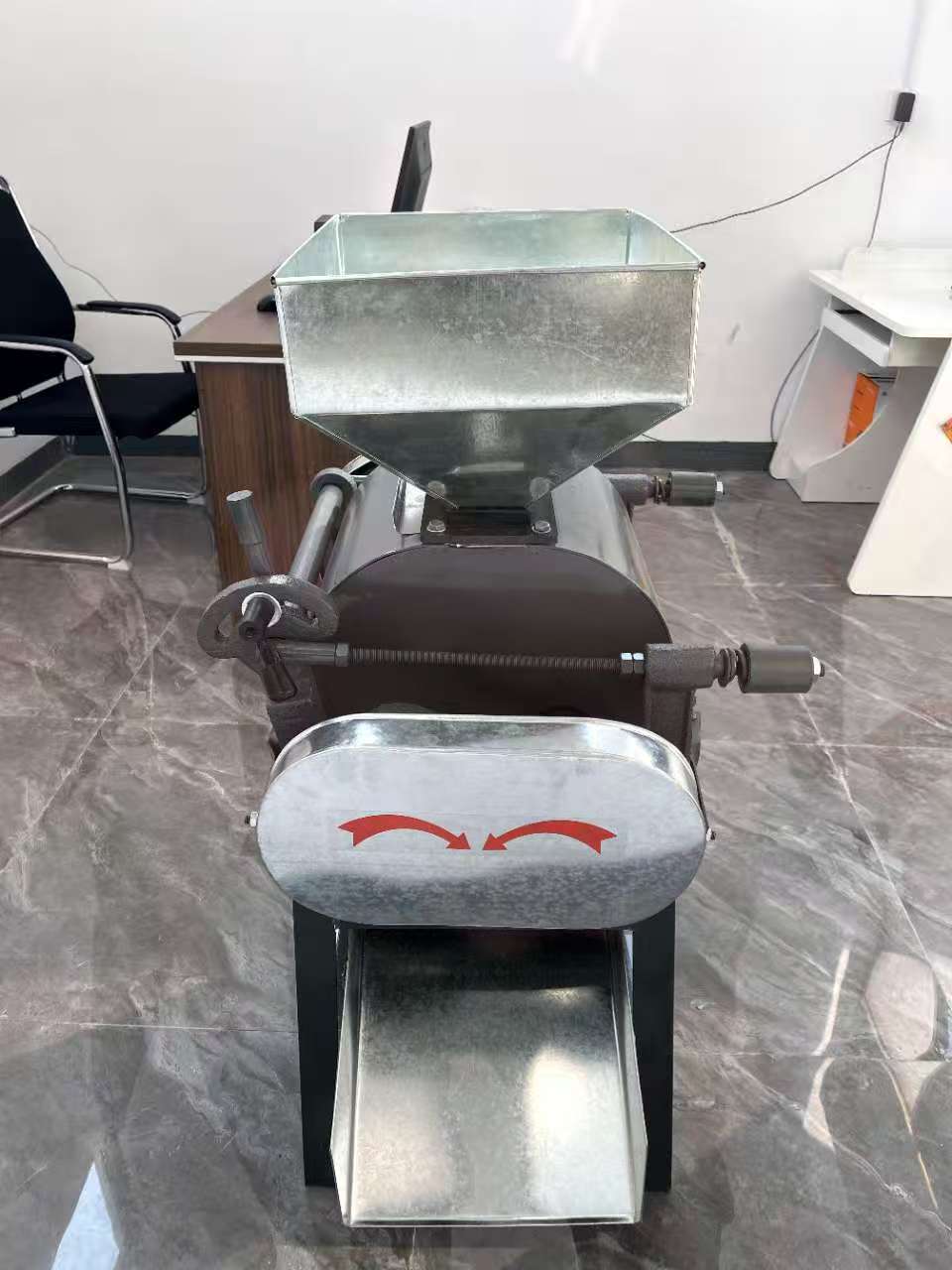 New Grain Flattening Milling Rolling Machine – 750 lbs/hour Output – Heavy - Duty Grain Processor – SKU 11218 - with 500 KG/HR – 4kW Motor (Model 17 - 28) | Sold by Uncle Wiener's Wholesale