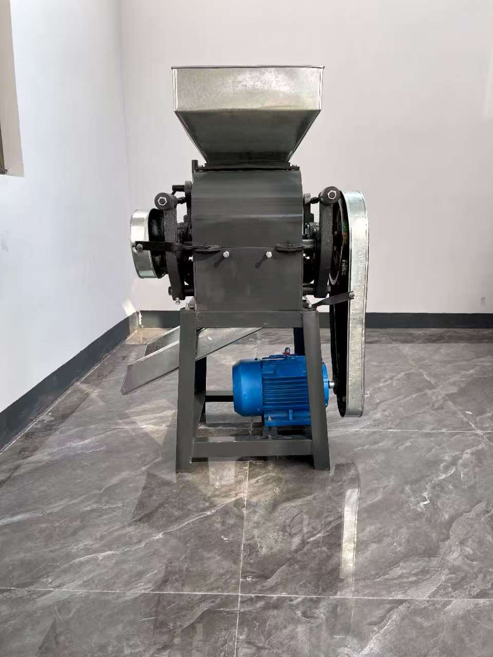 New Grain Flattening Milling Rolling Machine – 750 lbs/hour Output – Heavy - Duty Grain Processor – SKU 11218 - with 500 KG/HR – 4kW Motor (Model 17 - 28) | Sold by Uncle Wiener's Wholesale