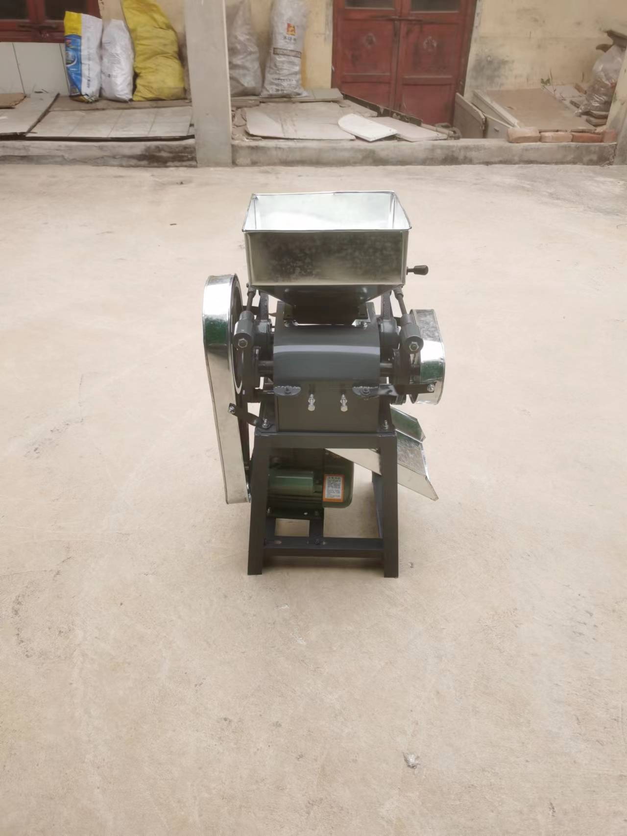 New Grain Flattening Milling Rolling Machine – 750 lbs/hour Output – Heavy - Duty Grain Processor – SKU 11218 - with 300 KG/HR – 2.2kW Motor (Model 12 - 20) | Sold by Uncle Wiener's Wholesale