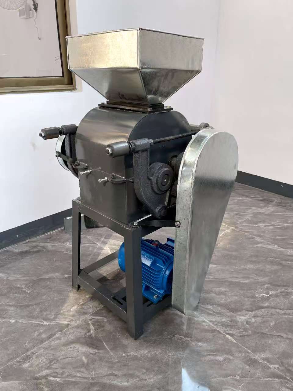 New Grain Flattening Milling Rolling Machine – 750 lbs/hour Output – Heavy - Duty Grain Processor – SKU 11218 - with 500 KG/HR – 4kW Motor (Model 17 - 28) | Sold by Uncle Wiener's Wholesale