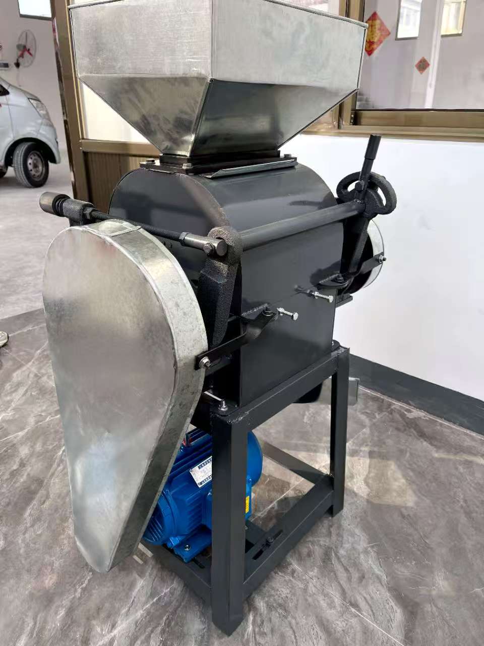 New Grain Flattening Milling Rolling Machine – 750 lbs/hour Output – Heavy - Duty Grain Processor – SKU 11218 - with 500 KG/HR – 4kW Motor (Model 17 - 28) | Sold by Uncle Wiener's Wholesale