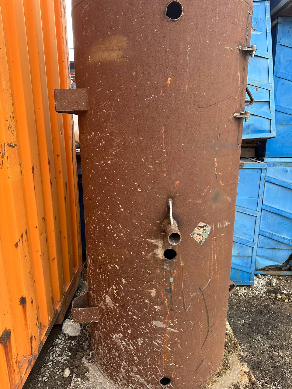 “7.5 ft tall steel garbage incinerator with vent stack”

“Industrial burn drum with hinged loading door”

“outdoor incinerator barrel for yard waste and brush”

“heavy-duty steel burn barrel for farm or construction”

“pre-weathered rust-patina waste disposal drum”


