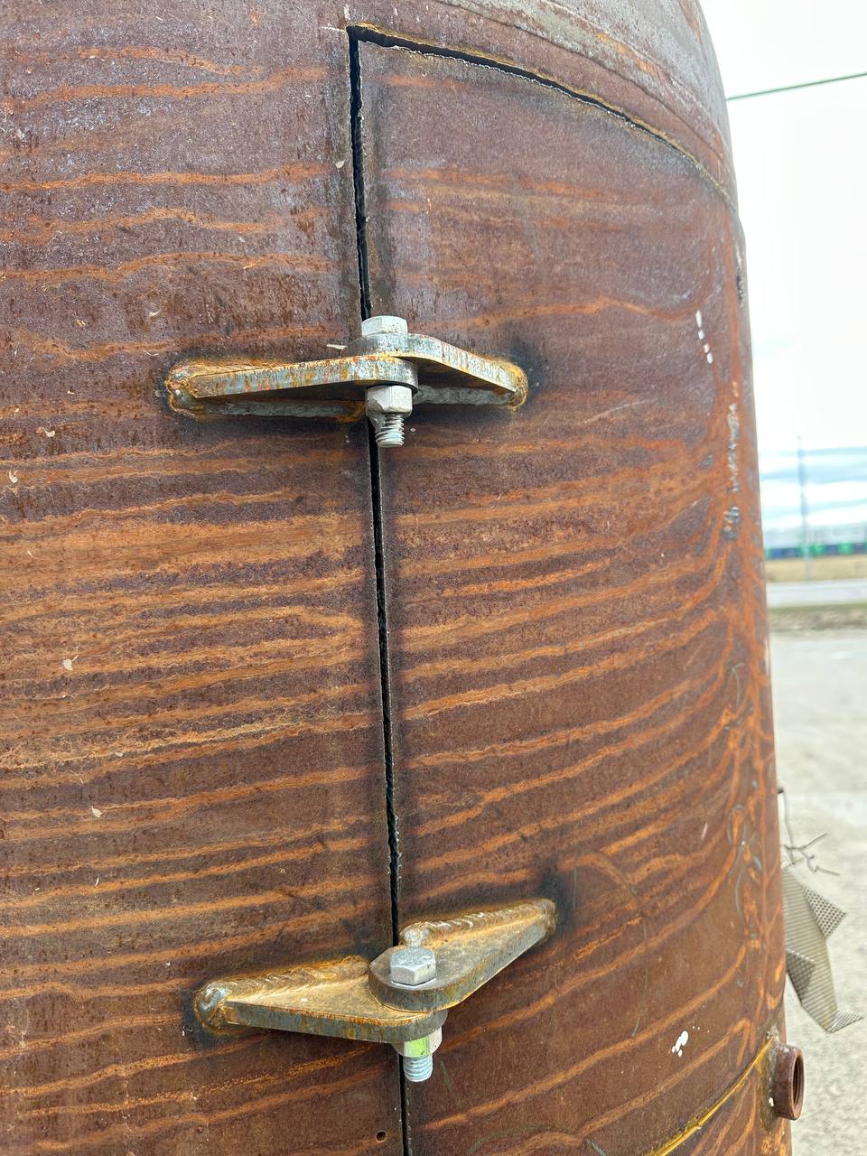 “7.5 ft tall steel garbage incinerator with vent stack”

“Industrial burn drum with hinged loading door”

“outdoor incinerator barrel for yard waste and brush”

“heavy-duty steel burn barrel for farm or construction”

“pre-weathered rust-patina waste disposal drum”


