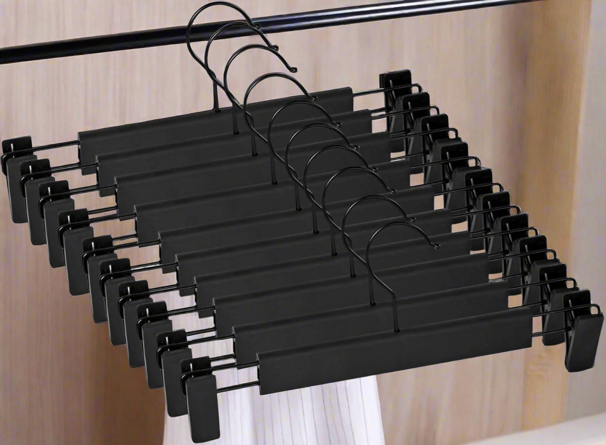 10-pack heavy-duty black clip hangers for pants and skirts
Non-slip vinyl clip steel hangers with swivel hooks
Durable trouser hangers space-saving design black color