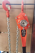 Heavy-duty come along chain ratchet hoist with orange hooks
Manual lifting chain hoist – 1.5-ton, 3-ton, 6-ton capacity
Steel chain ratchet hoist for industrial use
Workshop ratchet hoist with safety swivel hooks
Manual come along hoist with hardened steel chain