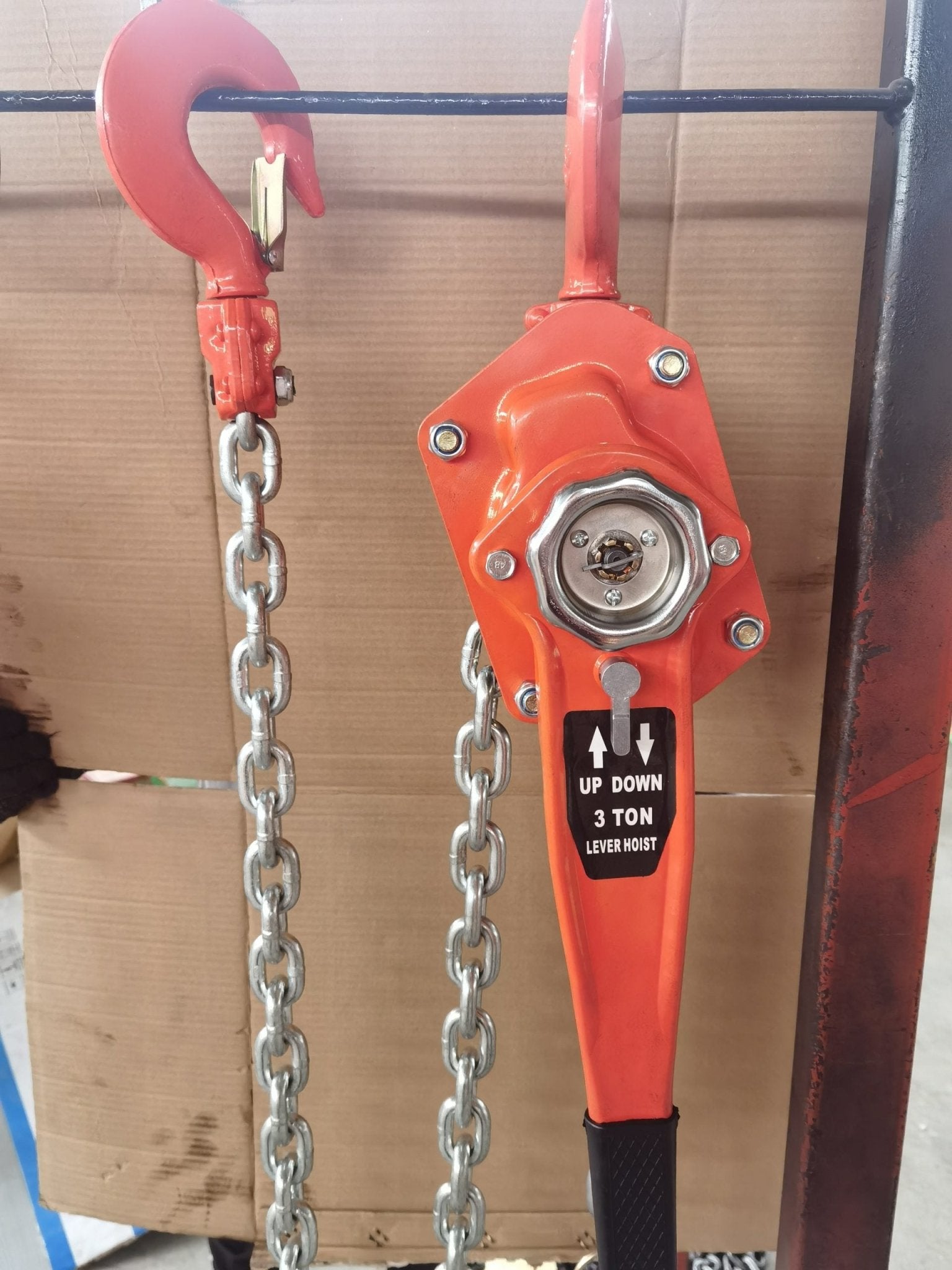 Heavy-duty come along chain ratchet hoist with orange hooks
Manual lifting chain hoist – 1.5-ton, 3-ton, 6-ton capacity
Steel chain ratchet hoist for industrial use
Workshop ratchet hoist with safety swivel hooks
Manual come along hoist with hardened steel chain