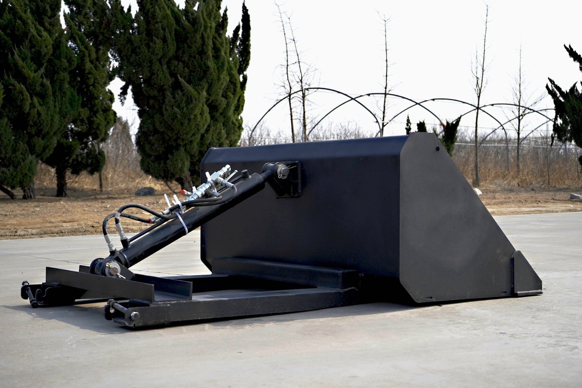 New Heavy - Duty Skid Steer Forklift Bucket Attachment - 0.7 Cu.Yd Hydraulic Attachment Snow & Demolition SU22841 - with | Sold by Uncle Wiener's Wholesale