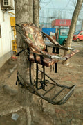 Closed-front hunting deer tree stand with Mossy Oak camo finish
Portable lightweight climbing tree stand for bowhunting
Steel frame deer stand setup on a tree outdoors
Deer stand footrest and seat dimensions close-up
Tree stand frame showing foldable design for easy transport