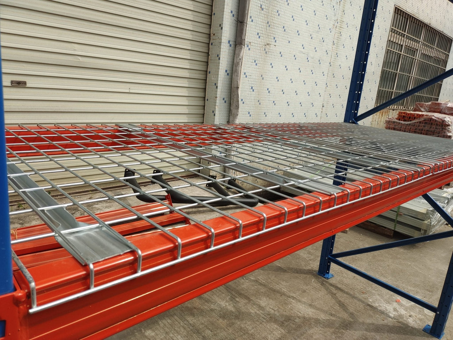 industrial pallet racking with boxes
steel warehouse shelving 8ft to 20ft
heavy-duty pallet racking system
expansion bay pallet rack
wire mesh panels for pallet racking