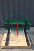 John Deere Euro Global 2-in-1 hay spear and pallet fork combo in use

Front view of the green hay spear attachment

Close-up of pallet fork mount

Forklift-style prongs on John Deere combo attachment

Side view of the detachable hay spear
