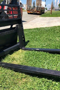 Mini skid steer pallet fork attachment with 2205 lb lift capacity
Heavy-duty pallet forks for Dingo-style mini loaders
Black steel frame and tines for mini skid steer forklift attachment
Compact pallet fork attachment mounted on mini track loader