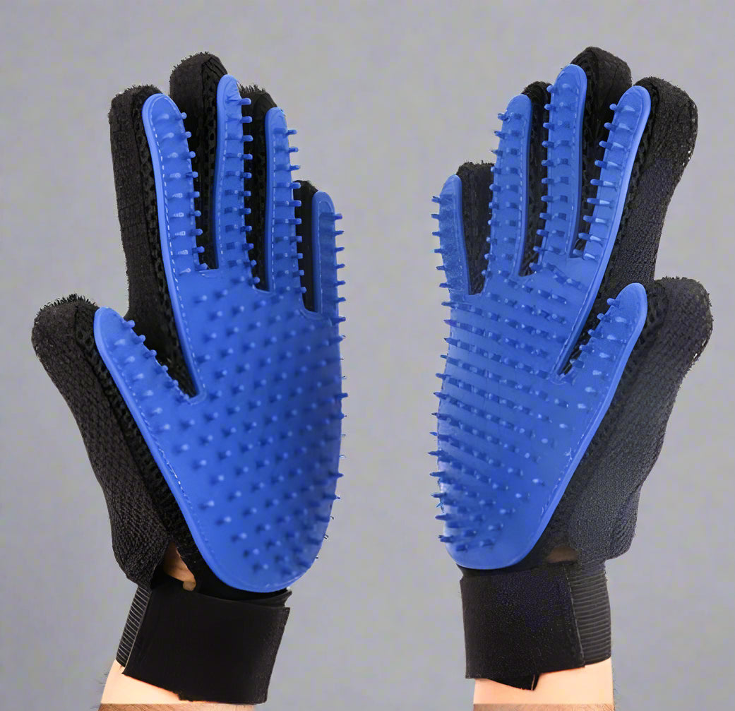 Blue pet grooming gloves front and back view
Hand wearing pet grooming glove brushing dog
Close-up of silicone tips on grooming glove
Glove collecting loose fur after brushing
Grooming glove set with packaging