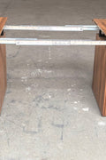 Reeded extendable dining table in a modern kitchen
Close-up of woodgrain tabletop texture
Side view showing the table expansion mechanism
Modern farmhouse dining table in retracted state
Seating for 4–8 guests with expandable design