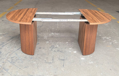 Reeded extendable dining table in a modern kitchen
Close-up of woodgrain tabletop texture
Side view showing the table expansion mechanism
Modern farmhouse dining table in retracted state
Seating for 4–8 guests with expandable design