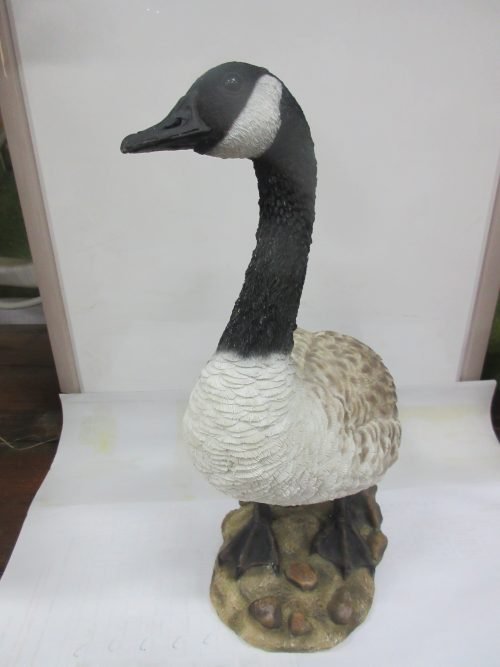 Lifelike resin Canada Goose statue with driftwood-look base
Rustic Canadian goose sculpture for garden and patio
Weatherproof animal figurine for outdoor decor