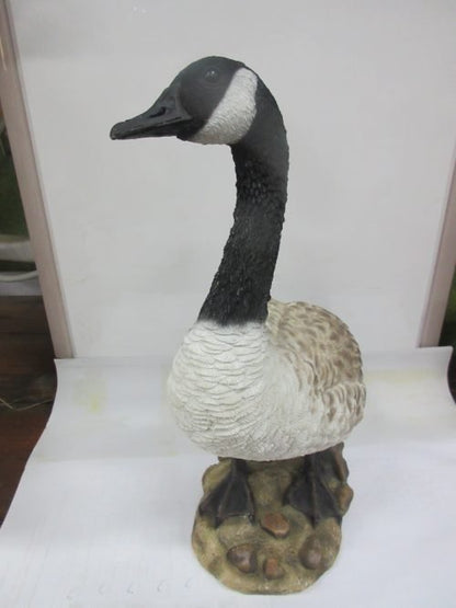 Lifelike resin Canada Goose statue with driftwood-look base
Rustic Canadian goose sculpture for garden and patio
Weatherproof animal figurine for outdoor decor