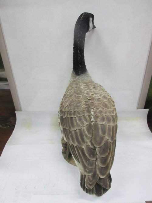 Lifelike resin Canada Goose statue with driftwood-look base
Rustic Canadian goose sculpture for garden and patio
Weatherproof animal figurine for outdoor decor