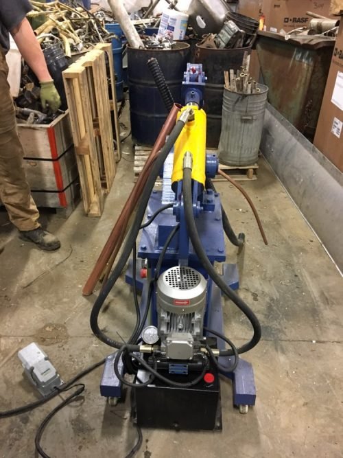 “96 ton hydraulic alligator shear cutting steel rod”

“250 ton scrap metal shear machine for recycling”

“Heavy-duty hydraulic metal shear with foot pedal control”

“Blue scrap shear machine – AS601PH model”