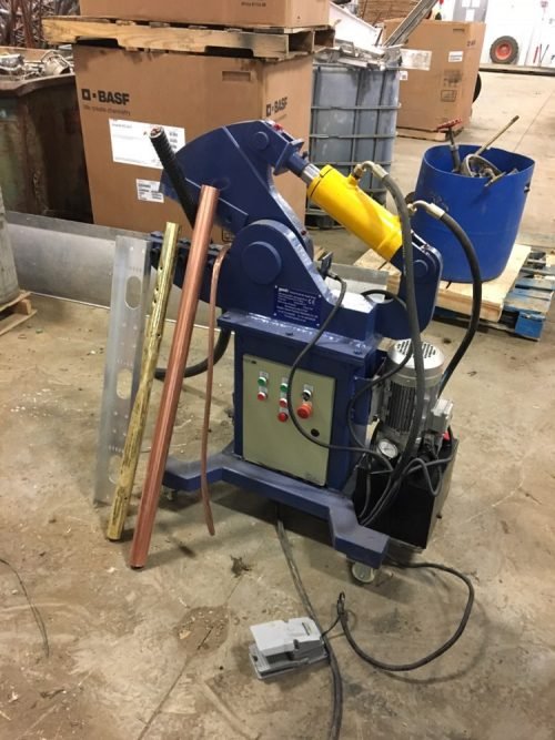 “96 ton hydraulic alligator shear cutting steel rod”

“250 ton scrap metal shear machine for recycling”

“Heavy-duty hydraulic metal shear with foot pedal control”

“Blue scrap shear machine – AS601PH model”