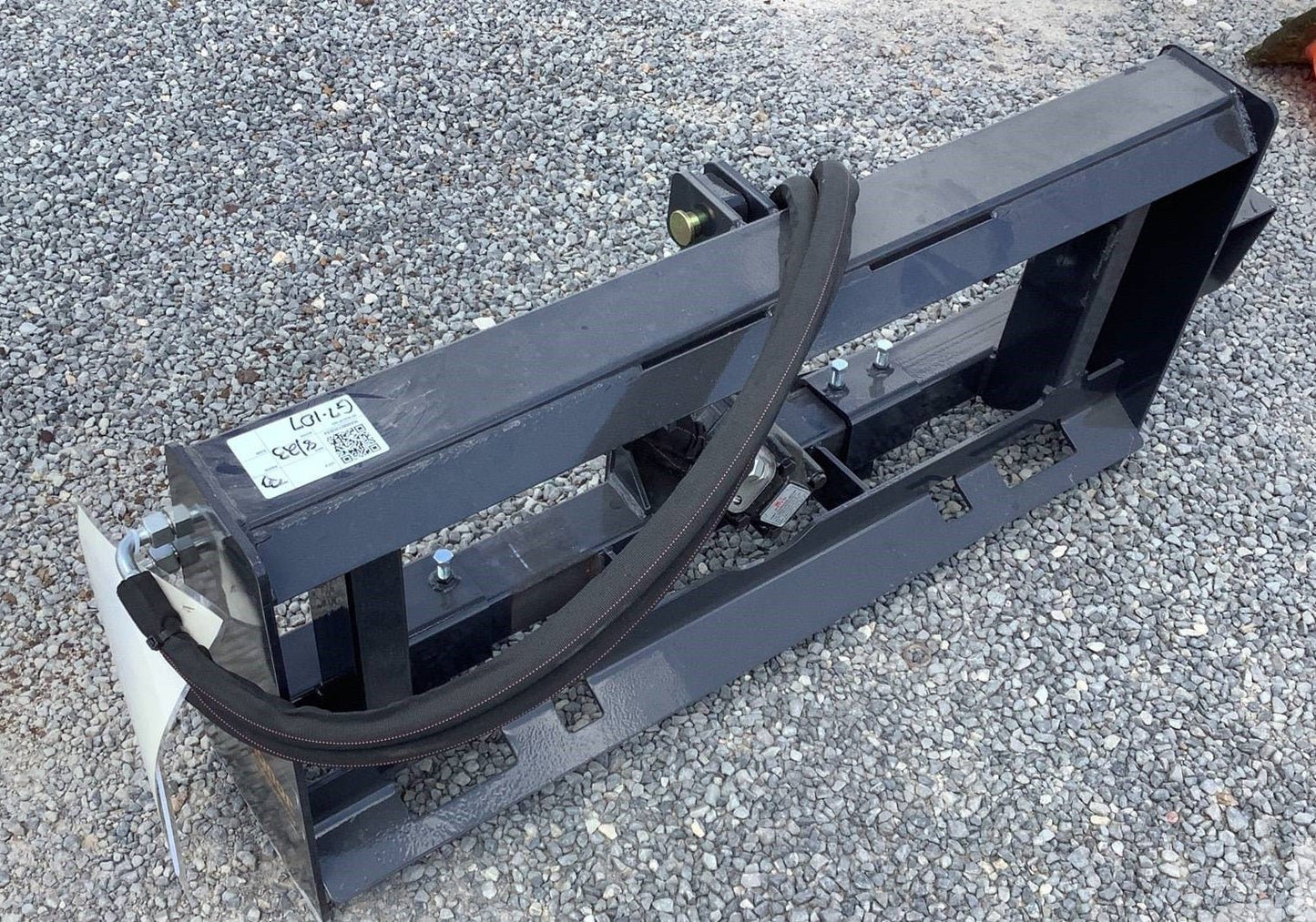 PHA162C 3-point hitch adapter mounted on skid steer
Heavy-duty universal skid steer hitch adapter side view