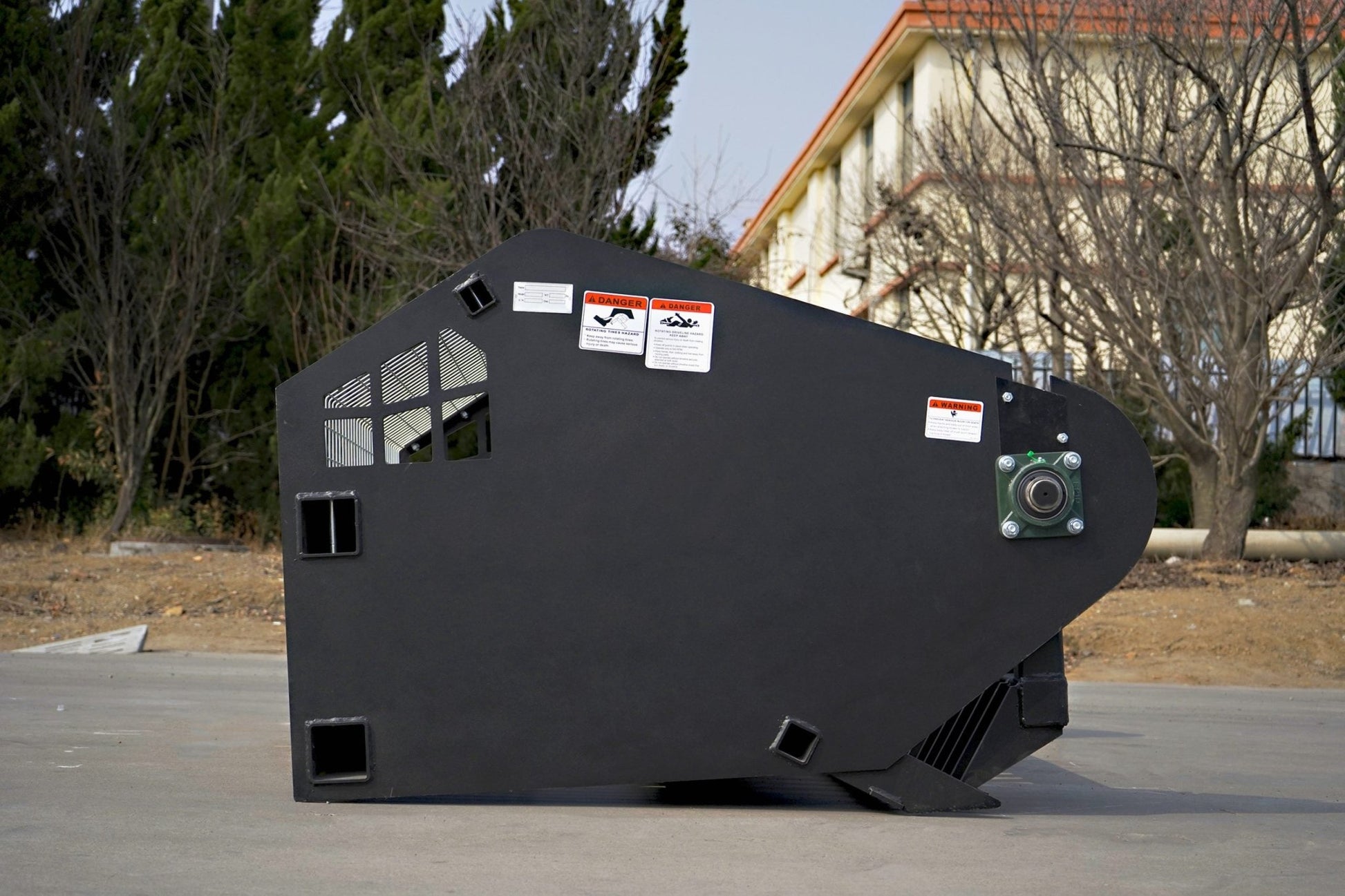 Skid steer rock screening bucket with 3.5-inch tine spacing
Bucket in use on a construction site
Top view of screening grid and rock separation
Side profile of mounted picker bucket
Black and gray job site rock screening attachment