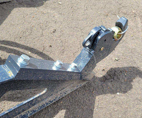 Skid steer with PHA1502C PTO adapter mounted
Close-up of hydraulic 3-point PTO adapter connection
Adjustable width 3-point hitch arms
Rear view of PTO output shaft on PHA1502C